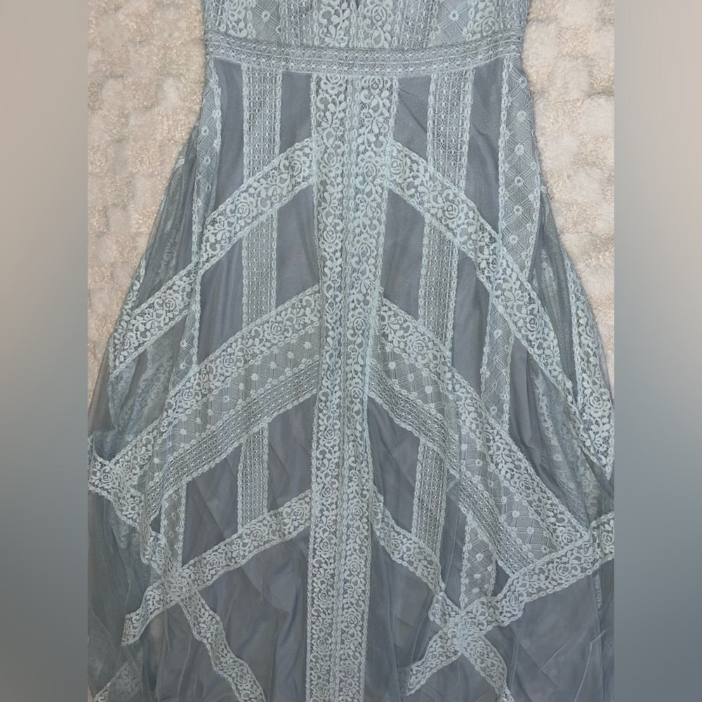 NWT! BCBGMAXAZRIA Raissa Halter Neck Maxi Evening Gown in Haze Combo • Size 12 - Picture 6 of 16